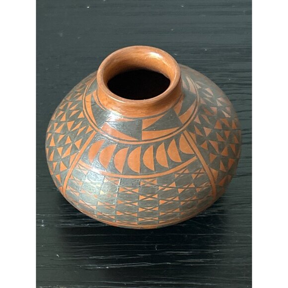 Mata Ortiz Seed Pottery Handmade by Flora Rodriguez Geometric Design Mexican Art - Picture 3 of 12